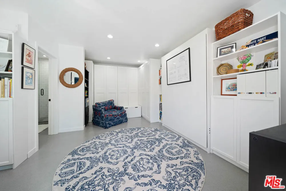 2817 Virginia Avenue Santa Monica, CA 90404