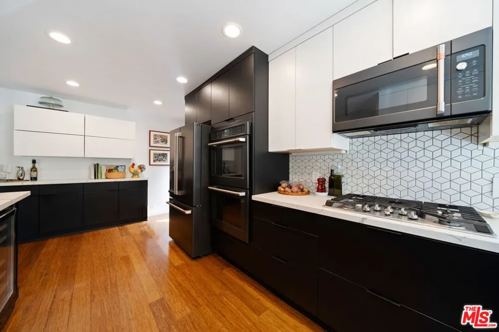 2817 Virginia Avenue Santa Monica, CA 90404