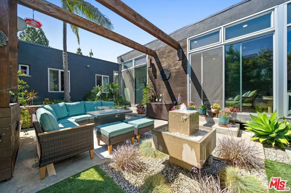 2817 Virginia Avenue Santa Monica, CA 90404