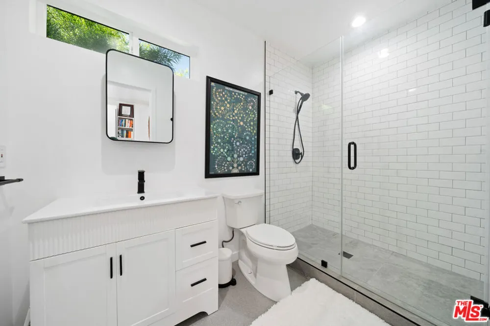 2817 Virginia Avenue Santa Monica, CA 90404