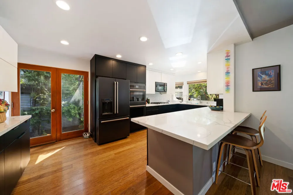 2817 Virginia Avenue Santa Monica, CA 90404
