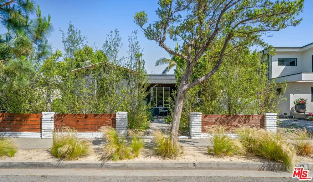 2817 Virginia Avenue Santa Monica, CA 90404