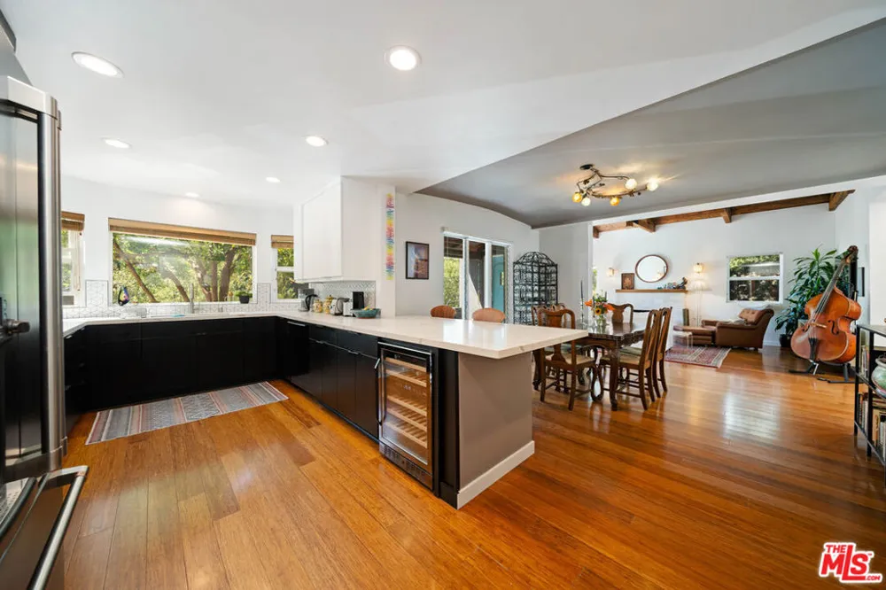 2817 Virginia Avenue Santa Monica, CA 90404