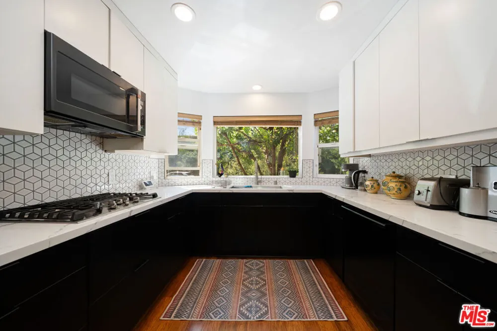 2817 Virginia Avenue Santa Monica, CA 90404