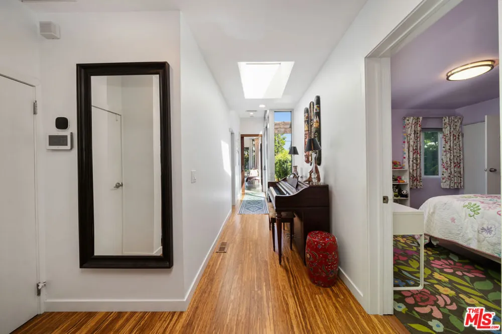 2817 Virginia Avenue Santa Monica, CA 90404
