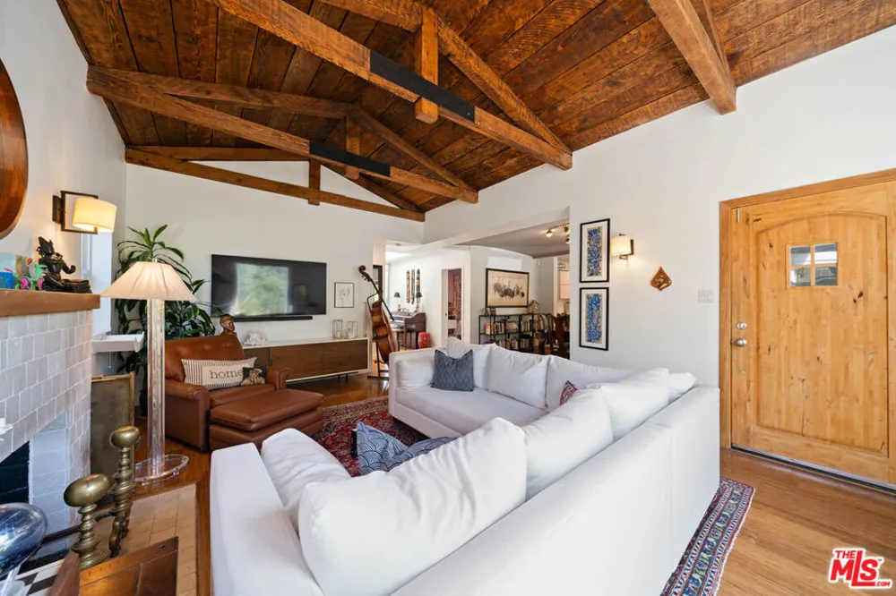 2817 Virginia Avenue Santa Monica, CA 90404