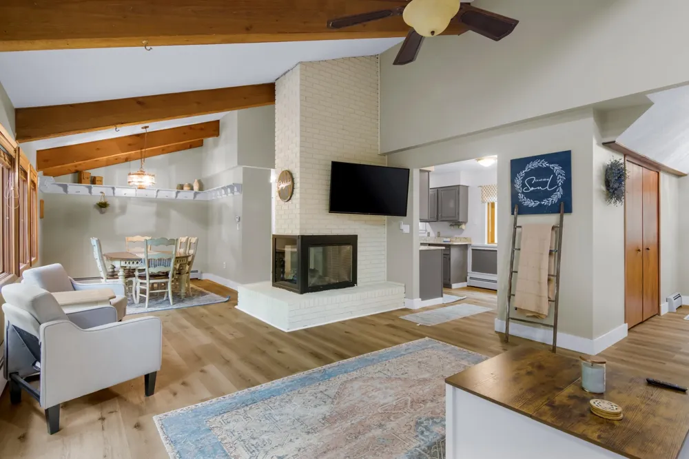 4176 Circle View Drive Acme Township, MI 49690
