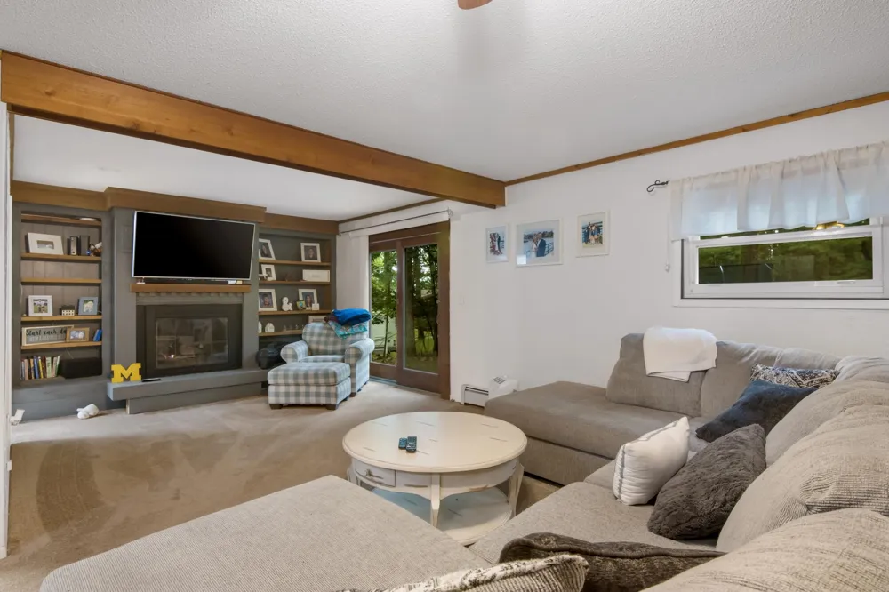 4176 Circle View Drive Acme Township, MI 49690