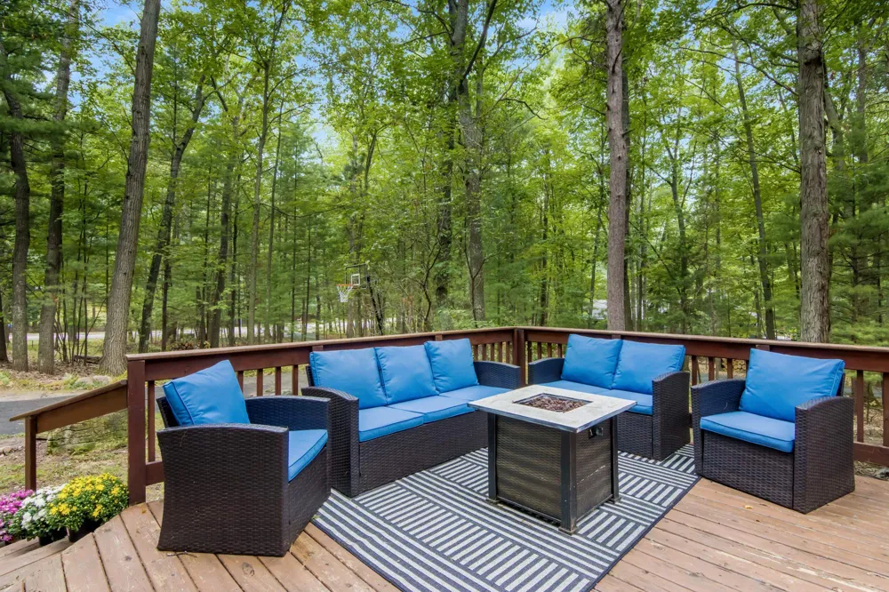 4176 Circle View Drive Acme Township, MI 49690