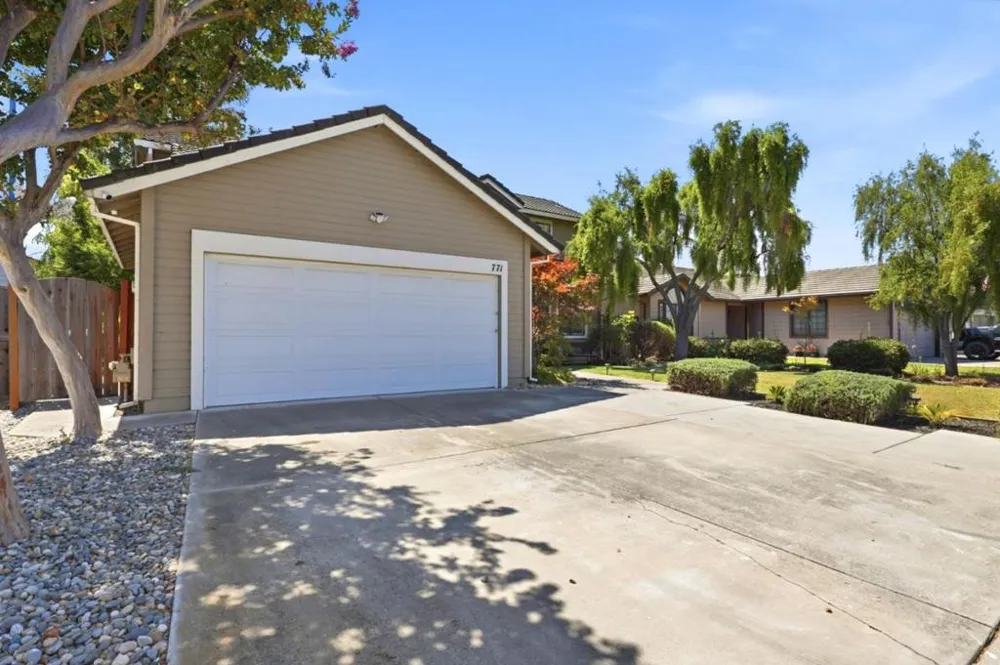 771 Liege Drive Hollister, CA 95023