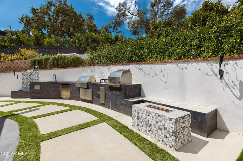 1049 Calle Las Trancas Thousand Oaks, CA 91360