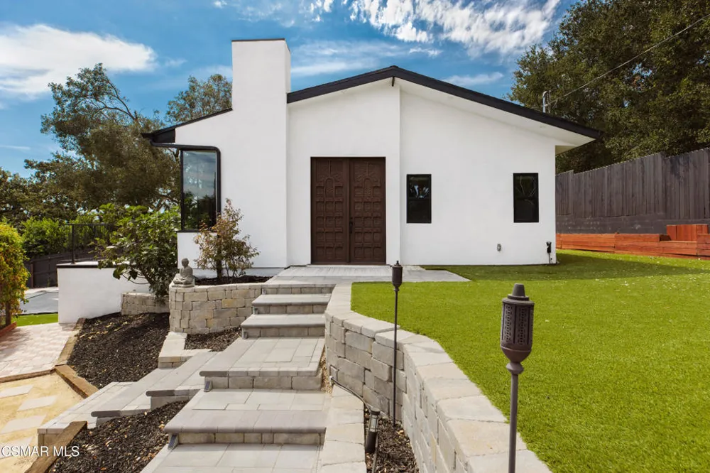 1049 Calle Las Trancas Thousand Oaks, CA 91360