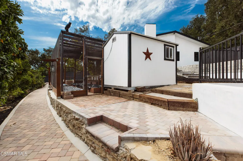 1049 Calle Las Trancas Thousand Oaks, CA 91360