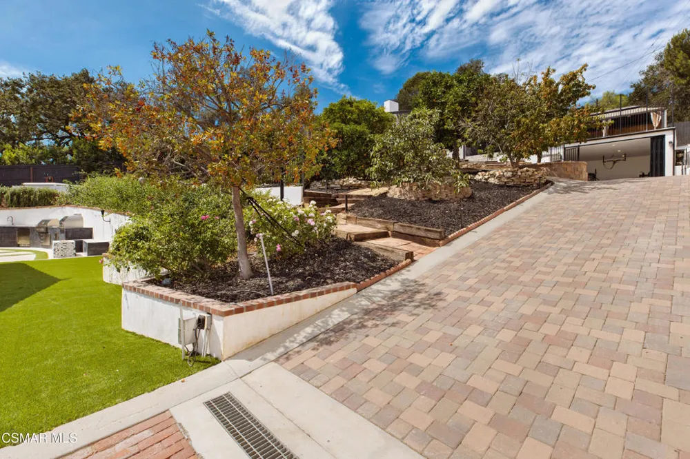 1049 Calle Las Trancas Thousand Oaks, CA 91360
