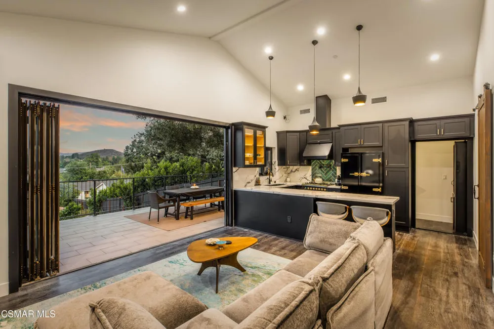 1049 Calle Las Trancas Thousand Oaks, CA 91360