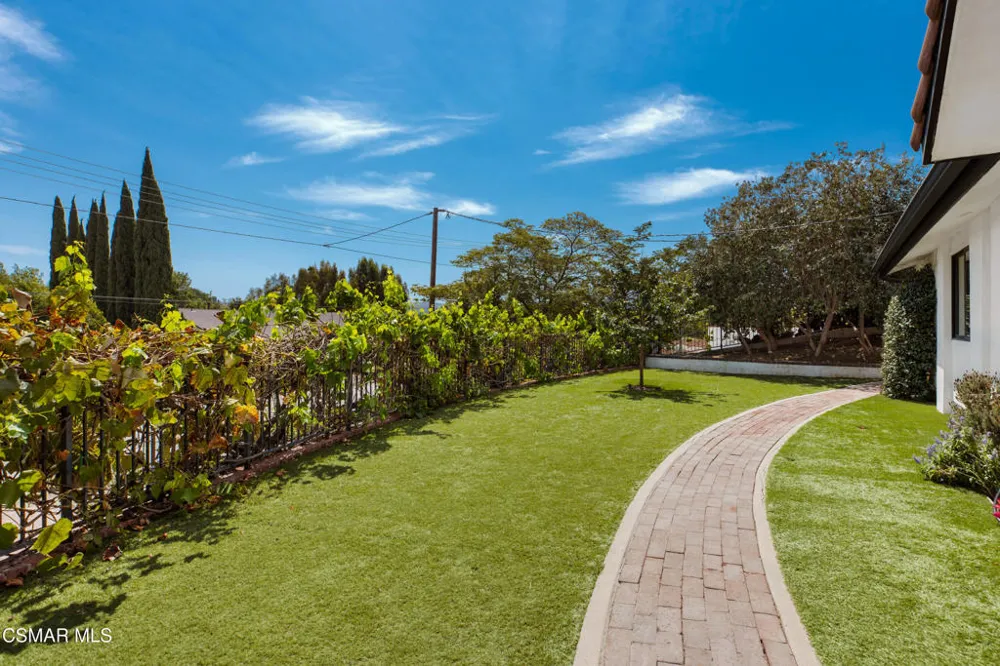 1049 Calle Las Trancas Thousand Oaks, CA 91360
