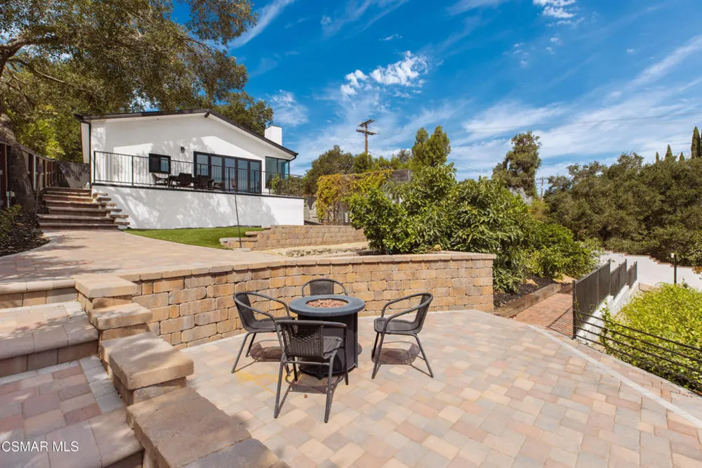 1049 Calle Las Trancas Thousand Oaks, CA 91360
