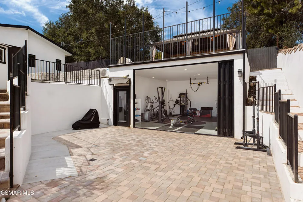 1049 Calle Las Trancas Thousand Oaks, CA 91360