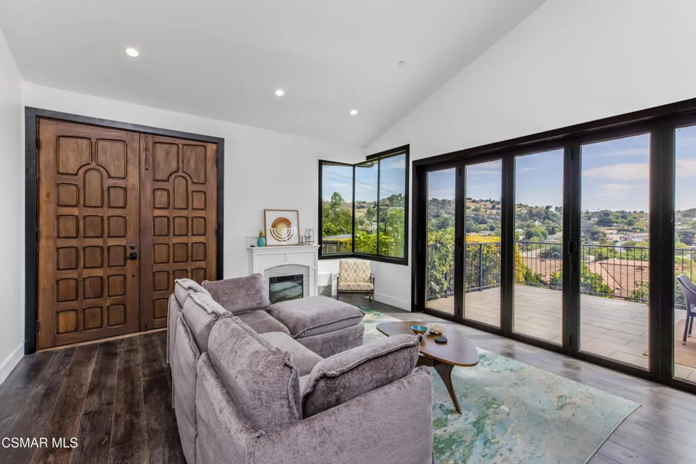 1049 Calle Las Trancas Thousand Oaks, CA 91360