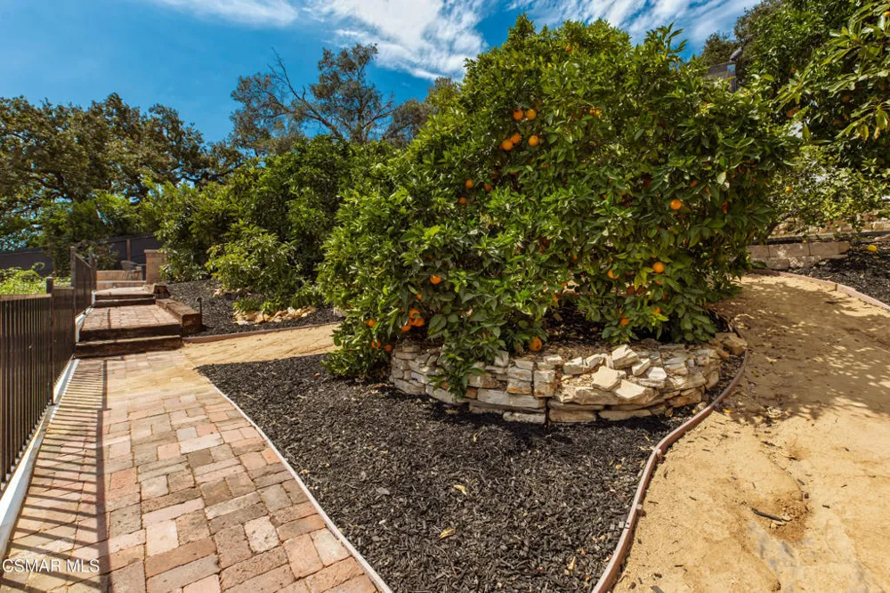 1049 Calle Las Trancas Thousand Oaks, CA 91360