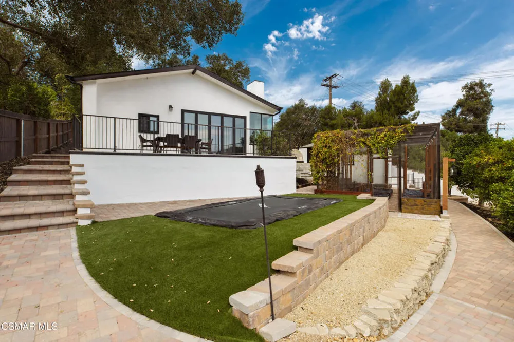 1049 Calle Las Trancas Thousand Oaks, CA 91360