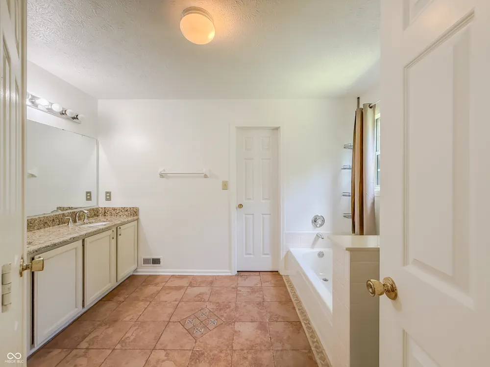 7059 Bretton Wood Drive Indianapolis, IN 46268