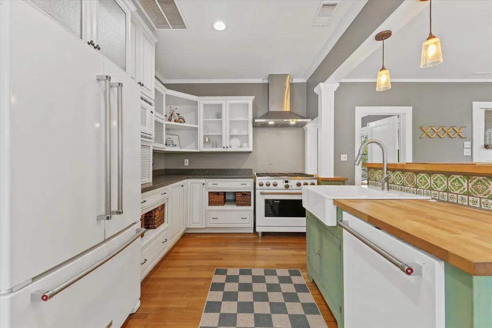 708 Blaylock Drive Dallas, TX 75203