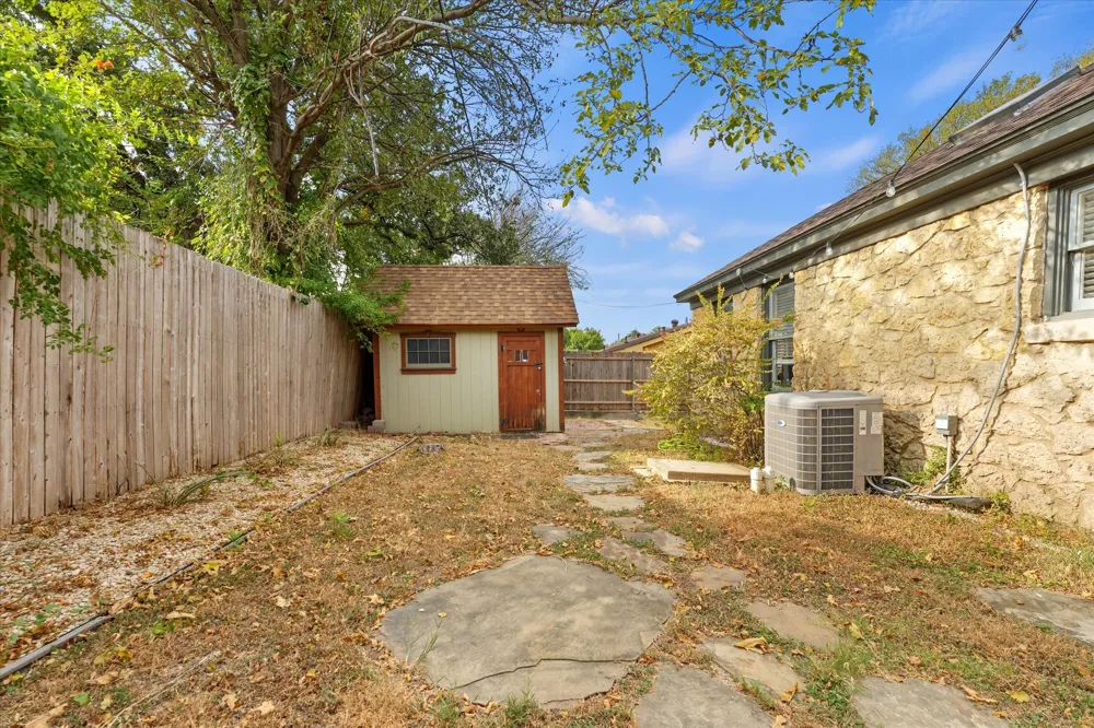 708 Blaylock Drive Dallas, TX 75203