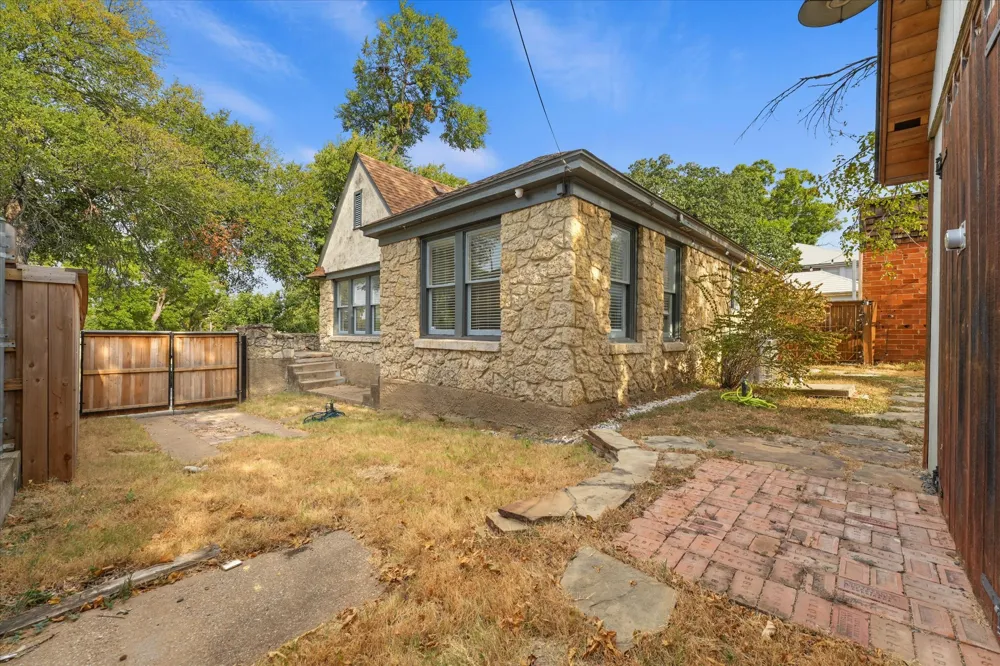 708 Blaylock Drive Dallas, TX 75203