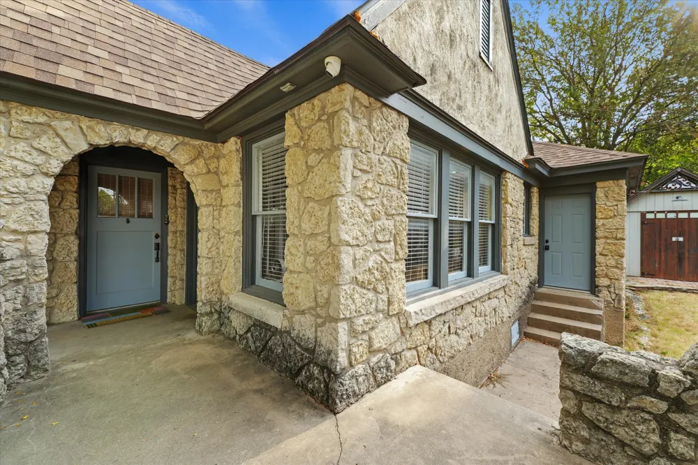 708 Blaylock Drive Dallas, TX 75203