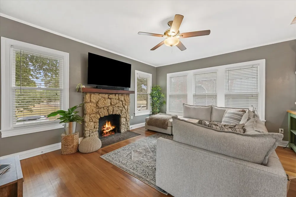 708 Blaylock Drive Dallas, TX 75203