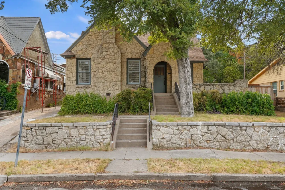 708 Blaylock Drive Dallas, TX 75203