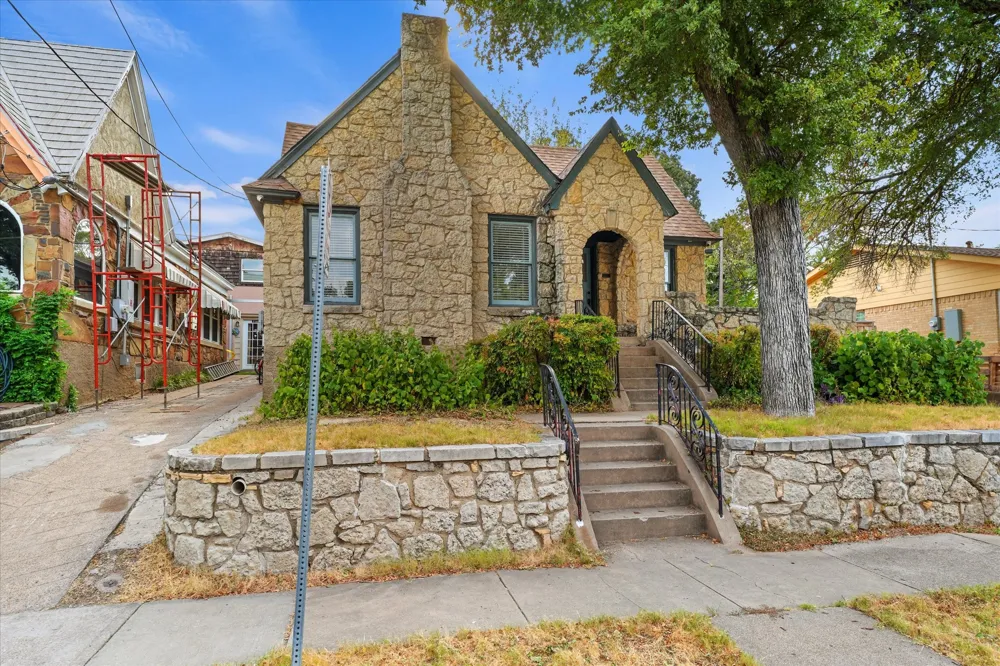 708 Blaylock Drive Dallas, TX 75203