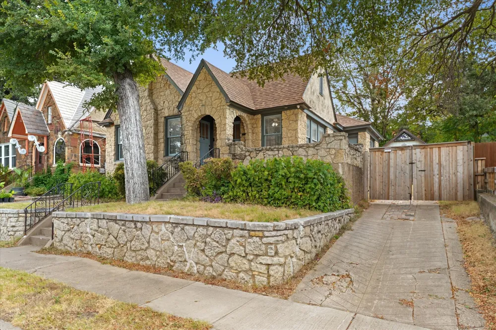 708 Blaylock Drive Dallas, TX 75203