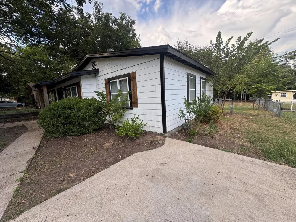 204 Live Oak Lane Weatherford, TX 76086