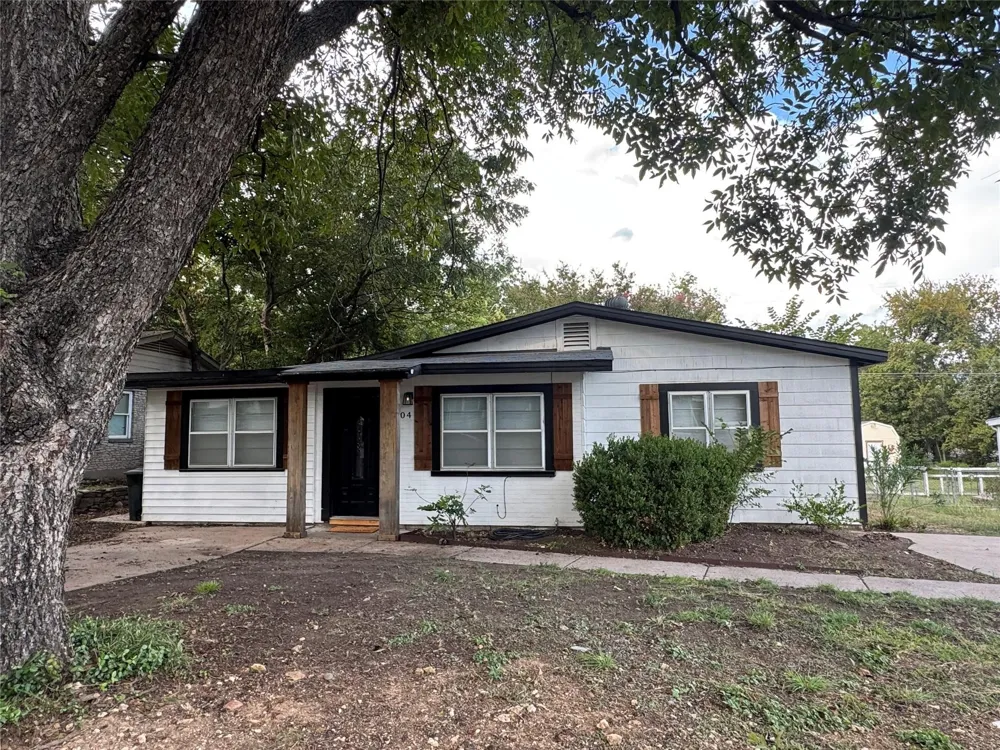 204 Live Oak Lane Weatherford, TX 76086