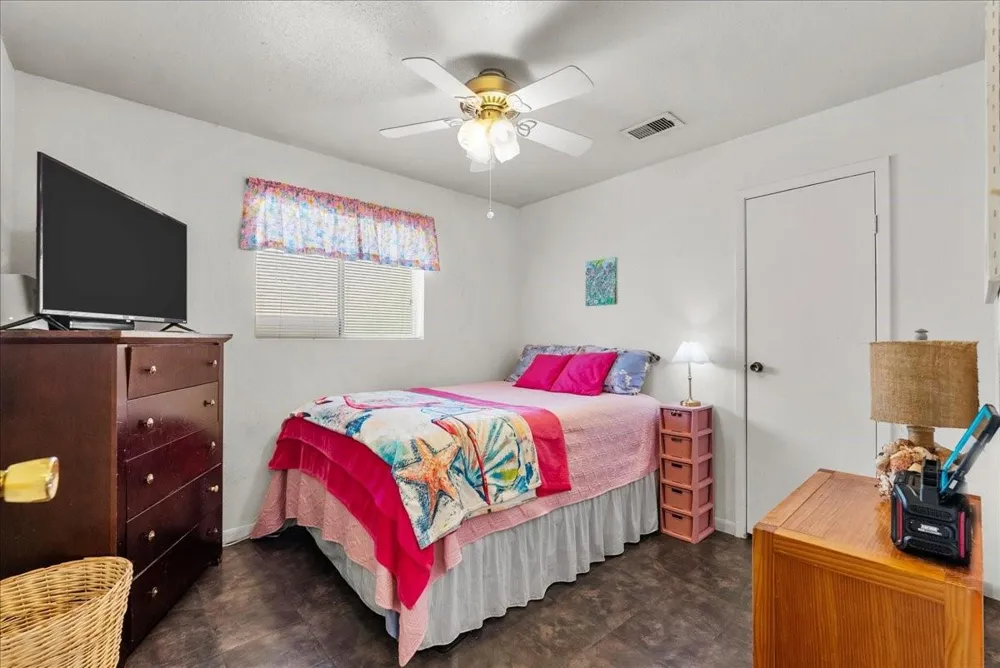 4722 Caroline Street Seabrook, TX 77586