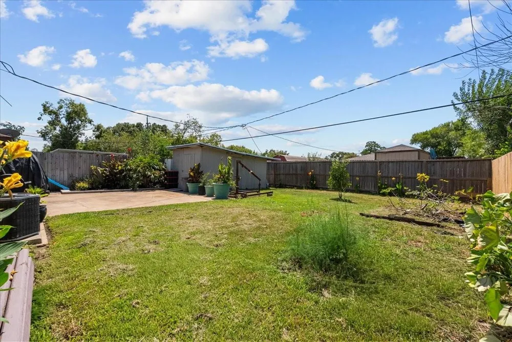 4722 Caroline Street Seabrook, TX 77586