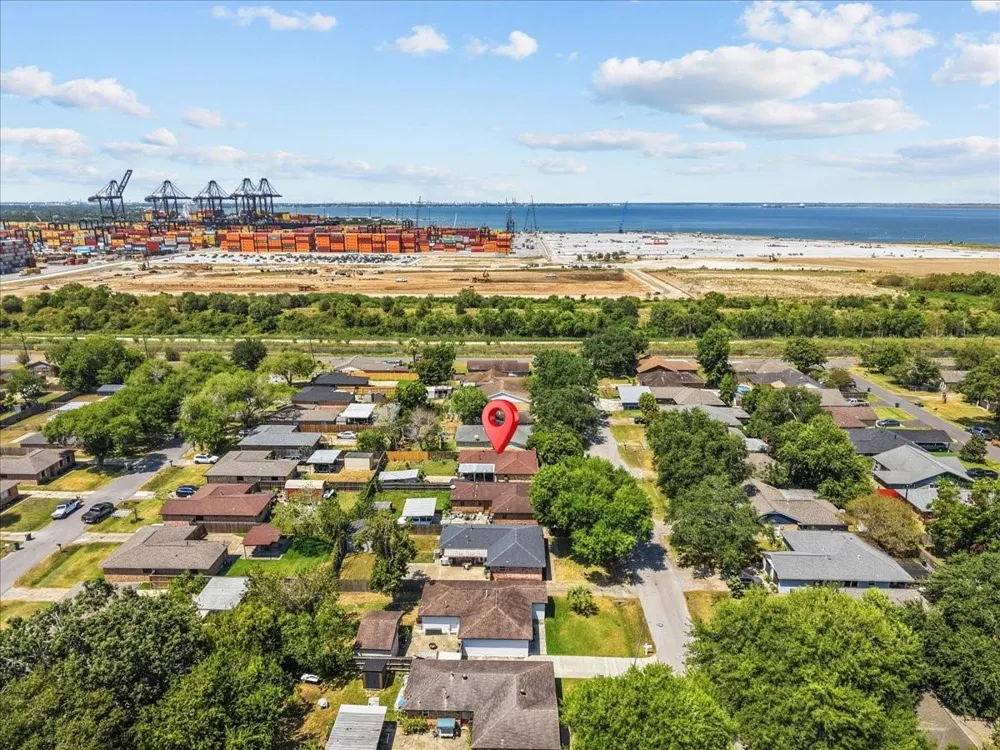 4722 Caroline Street Seabrook, TX 77586