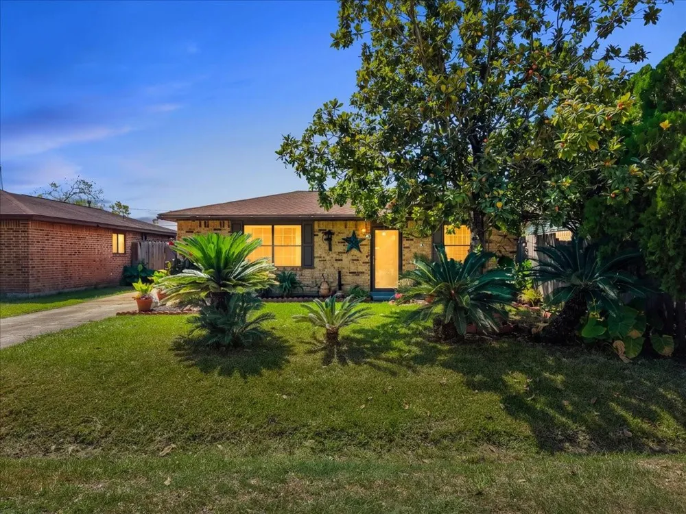 4722 Caroline Street Seabrook, TX 77586