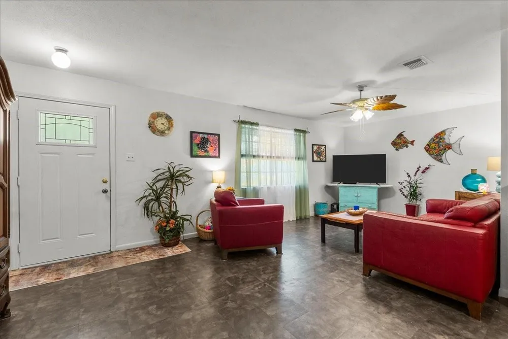 4722 Caroline Street Seabrook, TX 77586