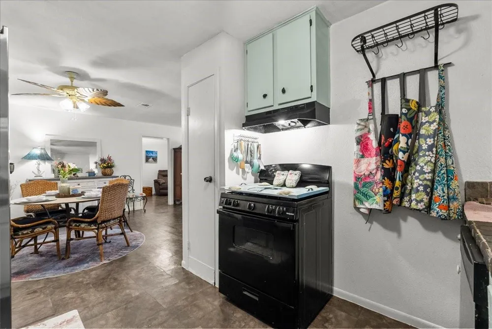 4722 Caroline Street Seabrook, TX 77586