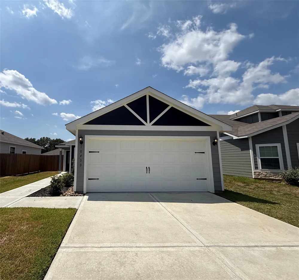 10430 Red Cardinal Drive Cleveland, TX 77328