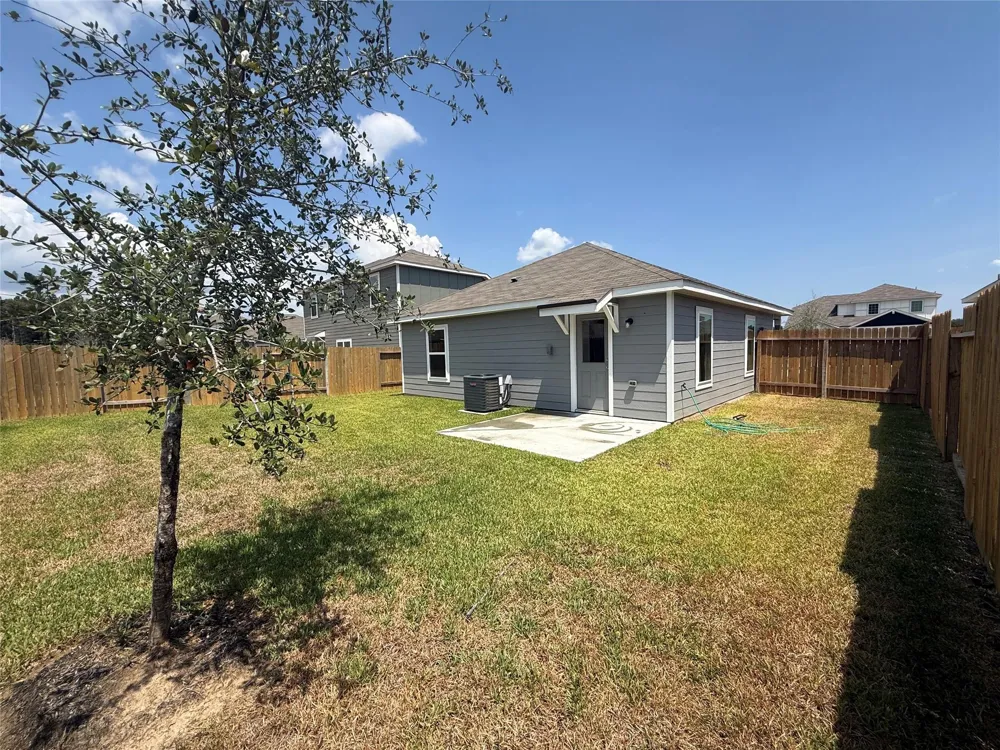 10430 Red Cardinal Drive Cleveland, TX 77328