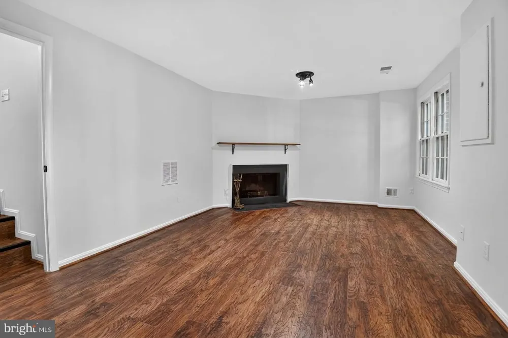 2155 POND VIEW COURT Reston, VA 20191