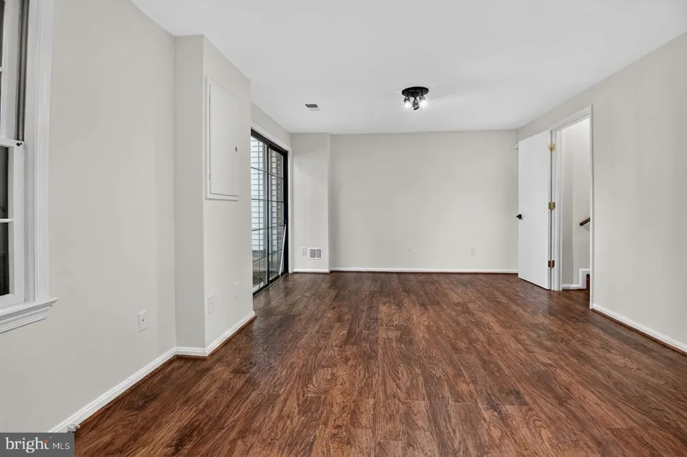 2155 POND VIEW COURT Reston, VA 20191
