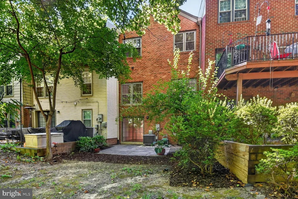 2155 POND VIEW COURT Reston, VA 20191