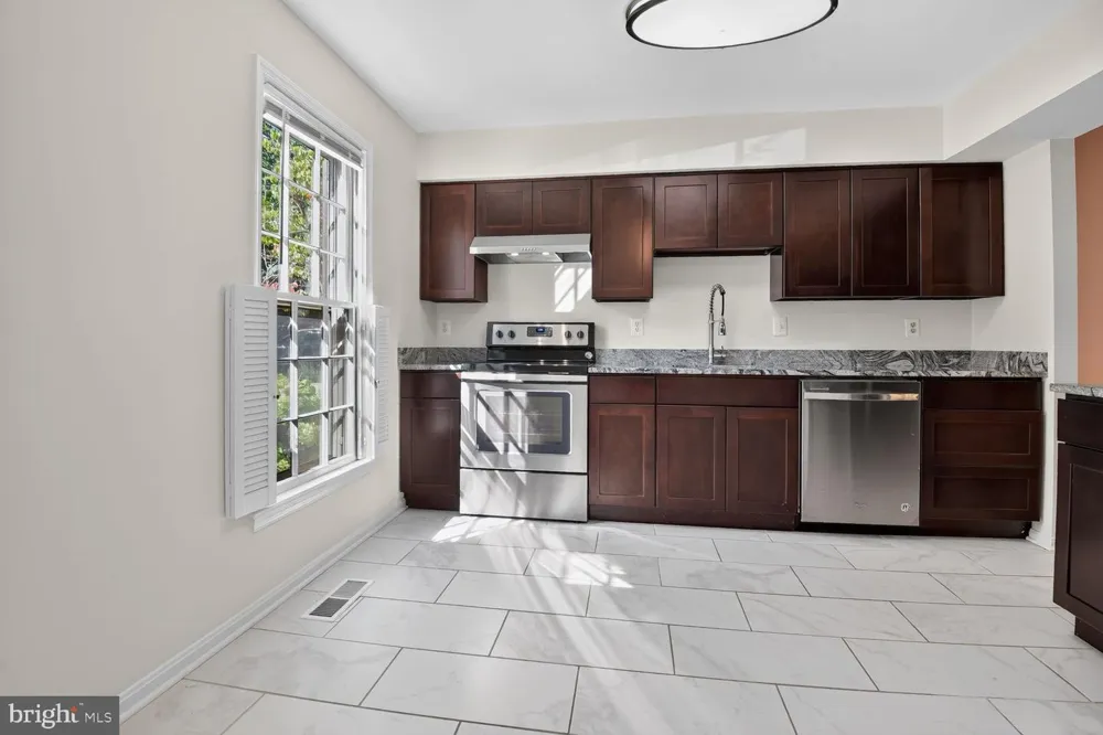 2155 POND VIEW COURT Reston, VA 20191