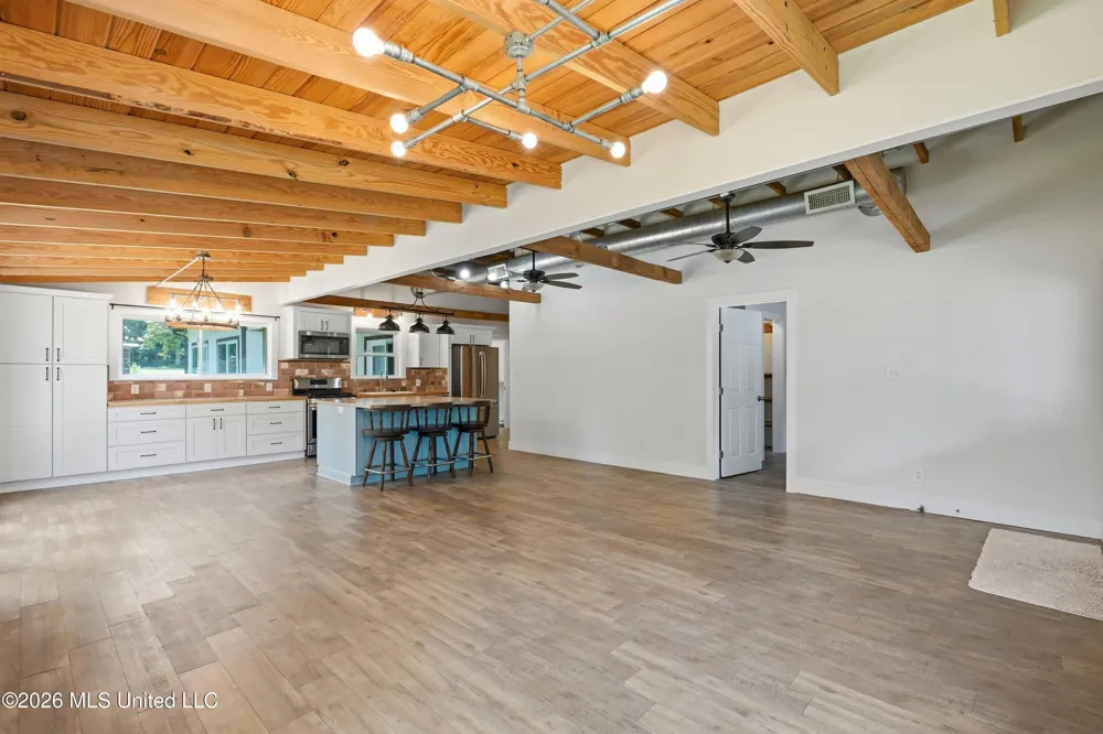199 Easy Street Braxton, MS 39044