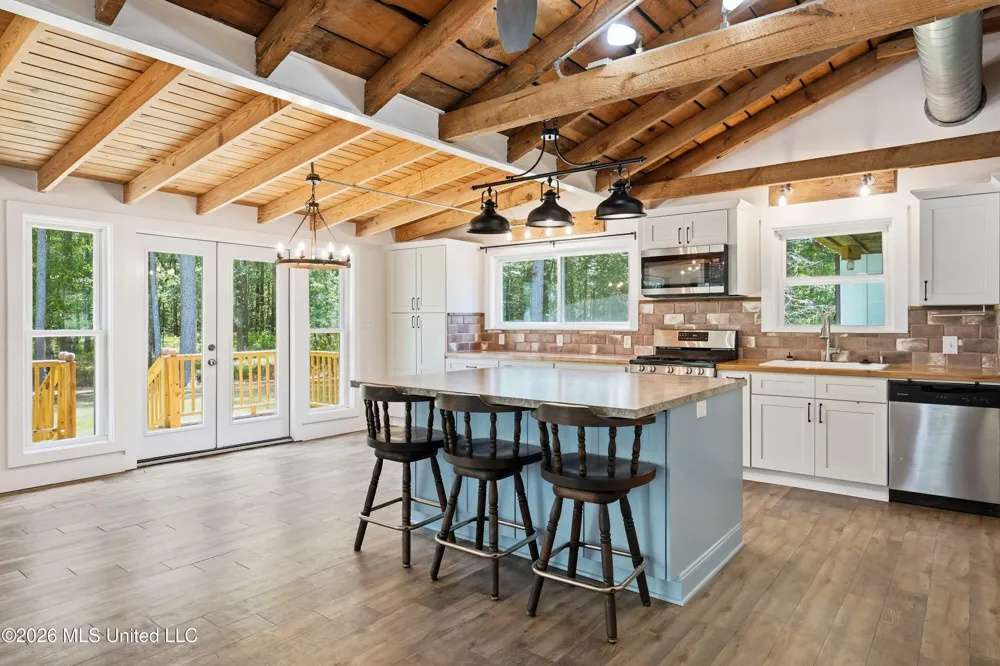 199 Easy Street Braxton, MS 39044